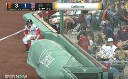 これは反則レベル！ 天才ボールガールの“神キャッチ”がヤバすぎる　メジャー初登板の上沢直之を盛り上げた瞬間 「すげえ反応」「完璧なボール処理やんw」