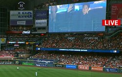 大谷翔平、WSのビジョンに登場「正真正銘のスーパースター」ファン感慨深げ コミッショナー特別表彰後にスタジアム観戦で