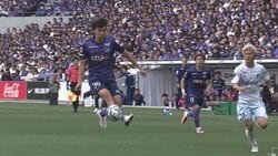 まるでベルカンプ！19歳MFの“変態トラップ”を元日本代表10番も絶賛「真上から来るボールはすごく難しい」走りながらビタ止め→即シュートの超テクニック