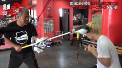 亀田史郎のド迫力はいまだ健在！棒の先にボクシングのグローブをつける「世界のジャブ」を披露