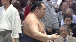 大相撲・大阪場所五日目の取組　横綱・鶴竜ら5人が全勝キープなるか