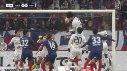 「意味わからん」192cm高井幸大の規格外ヘディング弾が幻に「どこがファウルなの？」高すぎるダイレクトヘッドが取り消しになった瞬間