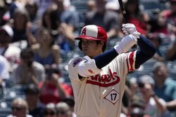 大谷翔平、2安打2四球4出塁もエンゼルスは投壊で大敗……2試合連続野手登板の珍事も