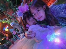  アレク、特別なドレスを着用した可愛い娘「華やかで素敵」「妖精級」の声 