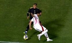 「脅威的だ！」三笘薫の“魔法フェイント”に海外ファン衝撃「なんてターンだ」「ビッグ６は早く獲得すべき」メキシコFWを翻弄