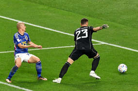 【W杯】日本の連動プレスを無効化　スペインGKの匠の技に本田も驚きの声「嘘やろ？」「信じられへん」