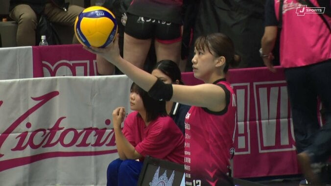 「かわいいだけじゃ」で人気の女子バレー選手、試合で見せた“渾身パンチ”が「凄すぎる」と話題 2枚目