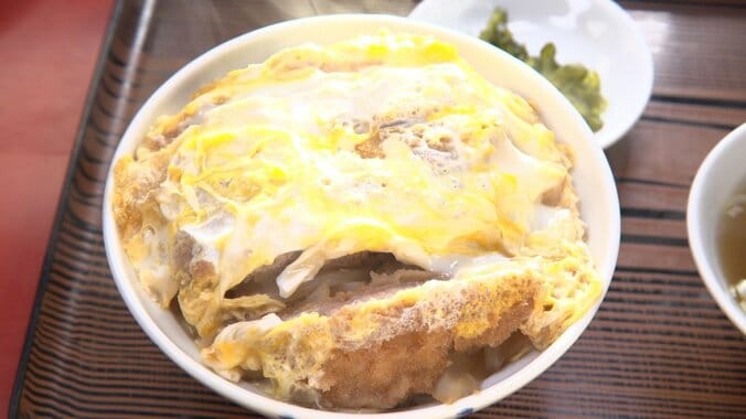 思わず自白しそうに？ 朝ドラ出演のカツ丼刑事・竹嶋宗也、新宿でカツ丼調査！ 9枚目