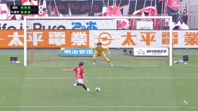 「誘ったな」W杯韓国代表GKの“フェイクPKストップ”がエグすぎる！浦和DFが天を仰いだ瞬間「凄いしか言えない」FC東京ファン歓喜 3枚目
