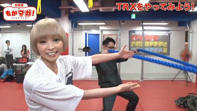 最上もが、サンドバックをキックし「気持ち良い」 1枚目