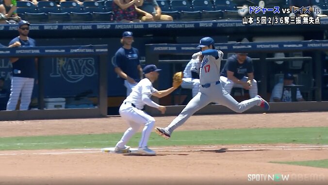 【写真・画像】山本由伸の“全力ベースカバー”に実況思わず「この笑顔です」 猛暑下で魅せた“好フィールディング”…表情が物語る　1枚目