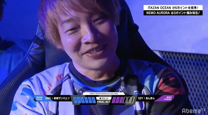 板橋ザンギエフ、首位通過を決めるも泣きの一回に沈み照れ笑い／ストリートファイターリーグ powered by RAGE 1枚目