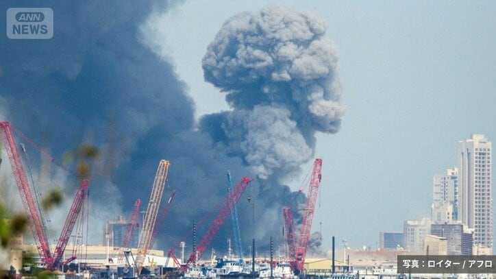 2026年2月28日、バーレーンのマナマで爆発音が聞こえ、空に煙が上がった（写真：ロイター/アフロ）