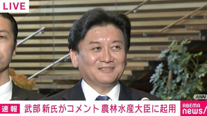 【写真・画像】「ロボ記者やめてw」「誰かいた」次期農水大臣・武部新氏の取材中にハプニング 突如響いた“謎のAI音声”に思わず笑顔の瞬間 1枚目