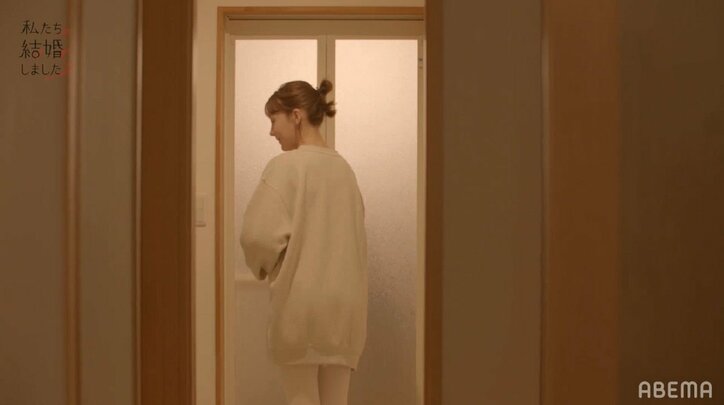 トリンドル玲奈、浅香航大の入浴中にのぞき見「いつ上がるの？」扉を開いて大はしゃぎ『私たち結婚しました2』第8話 3枚目
