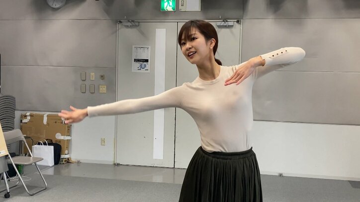 三谷紬アナ「本気で10キロ痩せます!」、1年目・下村彩里アナが同期の斎藤ちはるアナと禁断の“乃木坂コラボダンス”