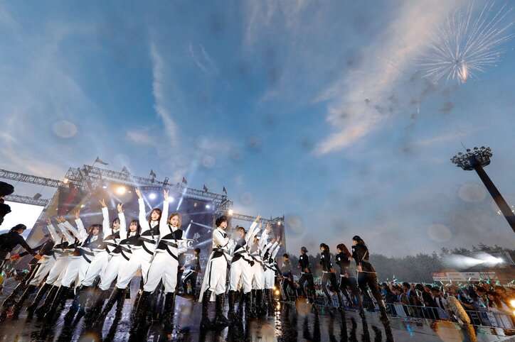 欅坂46『欅共和国』今年も大盛況で閉幕！ MCでは11ヶ月ぶりの「てち」照れ笑い