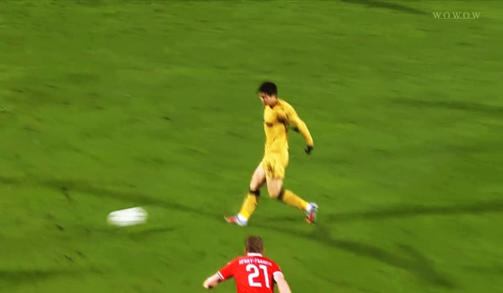 ダイレクトパスを通す鎌田大地