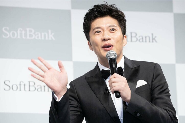 田中圭&“お父さん”の可愛らしいキスに、報道陣ほっこり