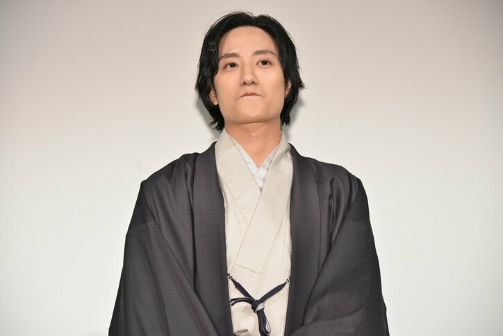 宮沢氷魚、役者としてのファーストキスのお相手は共演男優！「何人目？」と聞く