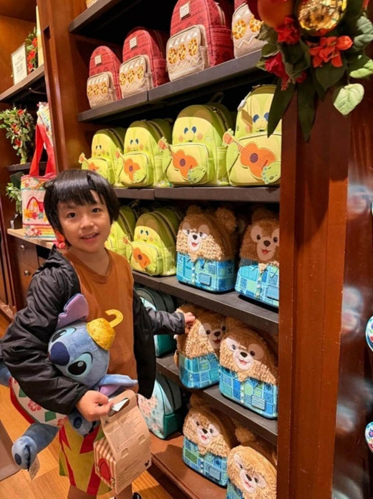 川崎希、念願のアウラニ・ディズニーで限定グッズを衝動買い「円安で