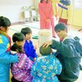 「頭ぽんぽんされたい…」「優しい所好き」竹内涼真、子供たちと戯れる姿にファン悶絶