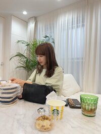 アレクサンダー『のんちゃんメイク中』