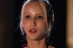 3人の男がかわるがわる…“天然愛カップ”バーレスクダンサー（27）の娘が爆モテで母親驚愕「うっそ」