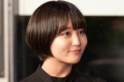 「にほんごであそぼ」MCの22歳清純派女優、スラリ美脚のミニスカで合コン登場！ イケメン歌手とカップルに