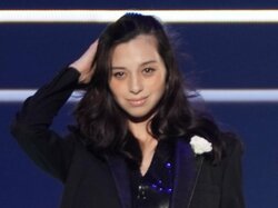 “奇跡の9頭身”中条あやみ「レベチすぎる！」圧巻スタイルでファン魅了！クールなコーデでランウェイ堂々闊歩、髪をかき上げる艶やかな仕草に悲鳴！