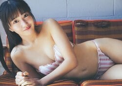 元NGT48・小見山沙空、初デジタル写真集で“王道ビキニ”披露 『週プレ』登場