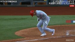 大谷翔平、自打球に悶絶 思わず膝から崩れかかるもファンはなぜか“吉兆”と期待