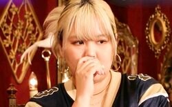 人気YouTuber、人気女優らとのアフタヌーンティーを後悔「3人全員喪服みたいな服を着ていて」