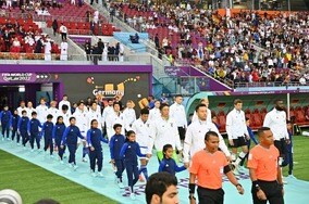 「なんか、嬉しいです」「泣けちゃう」ドイツ戦を現地観戦する俳優、勝村政信さんの粋な計らいにファン感動【W杯】