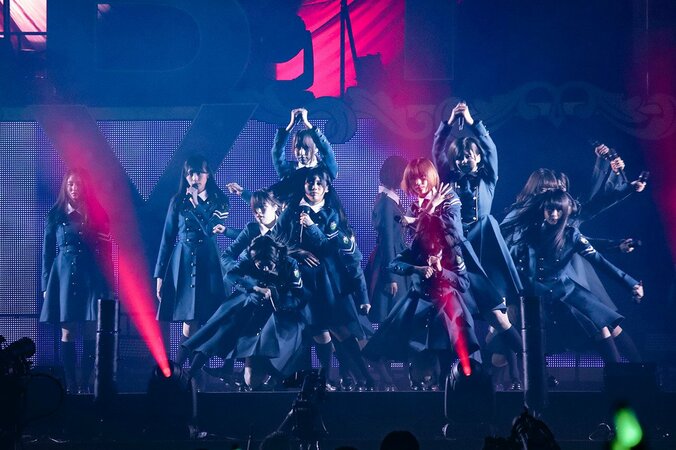 「なんでもなかった４月６日が、特別な４月６日になりました」欅坂46、全26曲披露のデビュー1周年ライブを開催 2枚目