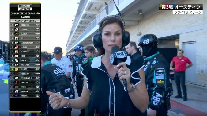 【写真・画像】「燃えてる燃えてる」クラッシュ直後に思わぬハプニング 「早く出ないと」サーキット一時騒然、足で消火する荒業も　1枚目