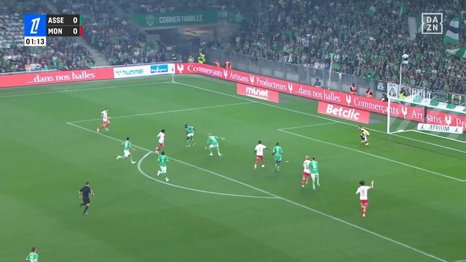 「やっぱりタキ起点なんだよね」南野拓実、電光石火のカウンターでプレアシスト「完璧なタイミング」ドリブル独走から“タメ”の利いたラストパスで先制点演出の瞬間 3枚目