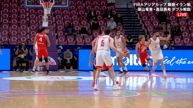 疑惑の判定！「中東の笛」「NBAでは吹かないけど…」日本代表選手が“微妙すぎるファウル”に困惑→解説者も苦言「どうしたらいいの？」 4枚目