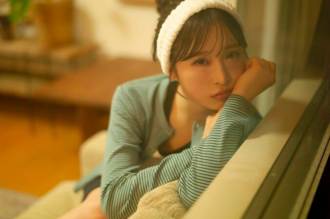 AKB48小栗有以、2026年4月始まりカレンダーが発売決定＆先行ビジュアル初公開 2枚目