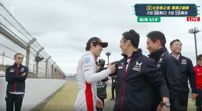 【写真・画像】現役女子大生レーサーが痛恨の単独スピン…大荒れ国内最速レース、終盤のアクシデントにJuju感情爆発「ごめん！」　1枚目