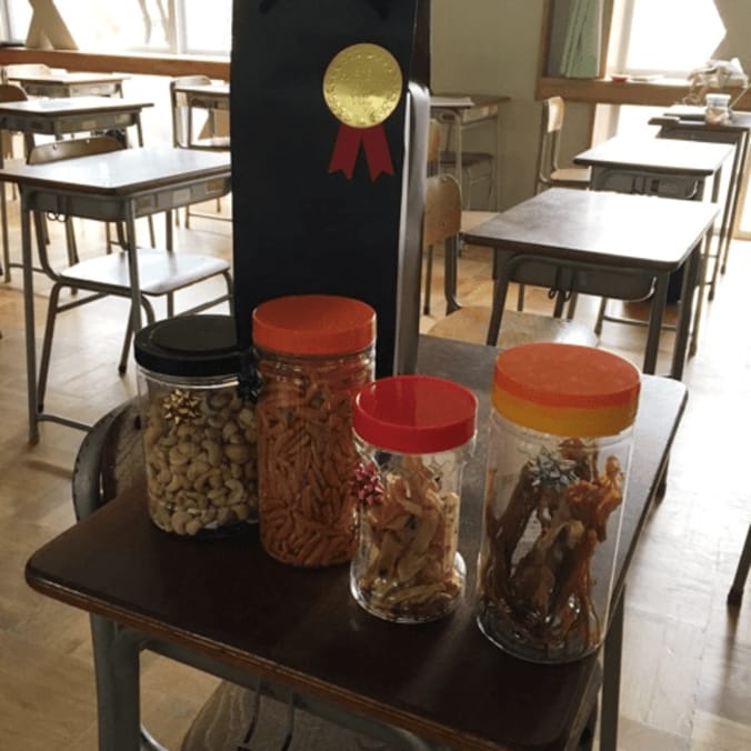 水川あさみ『僕やり』メンバーからサプライズ祝福　プレゼントは「シニアセット」 3枚目