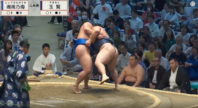 鉄人・玉鷲、まさかの出血アクシデントも土俵際で驚異の逆転劇「なんだあの41歳!?」館内やんやの喝采 2枚目