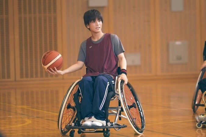 岩田剛典の真剣な表情に見とれてしまう…『パーフェクトワールド 君といる奇跡』車イスバスケの場面写真解禁 1枚目