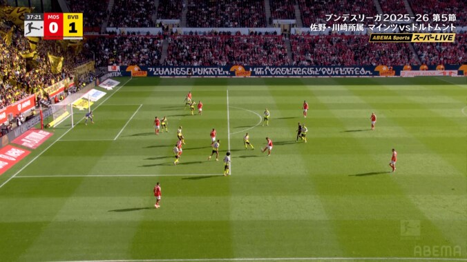 「馬力が違う…」佐野海舟の絶品パスカット→強靭デュエルに騒然！「人間ですか？」「すぐプレミアに行け」ドルトムント相手に躍動した瞬間 4枚目