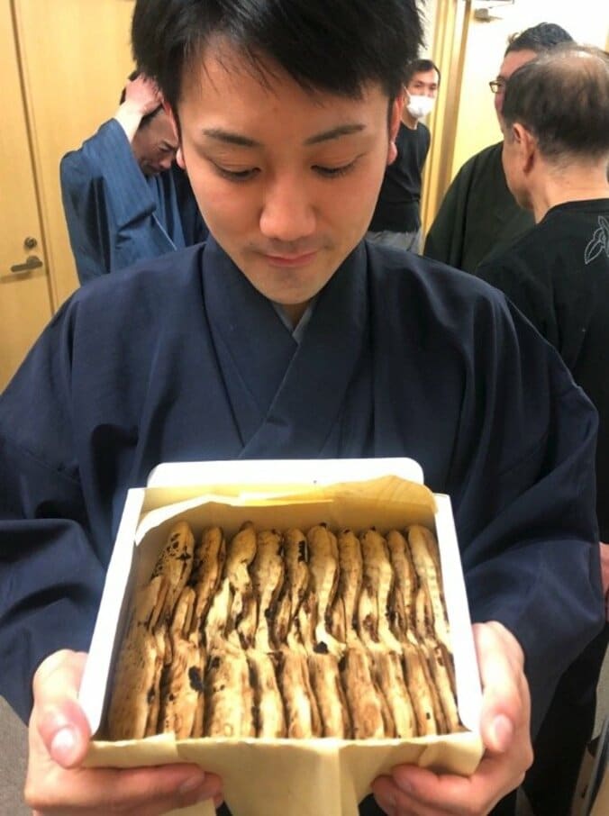 市川海老蔵、120個差し入れした物に「凄く美味しそう」「さすが豪快」の声 2枚目