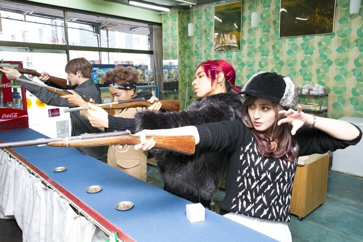 結成10周年を迎える女王蜂、初の書籍『qb 図鑑』を発売