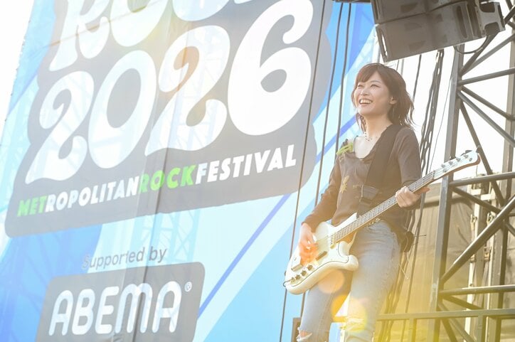 【写真・画像】羊文学『METROCK 2026』出演直後インタビュー　貫禄のステージを終えた2人が“この夏やりたいこと”は「eスポーツチーム結成」　5枚目
