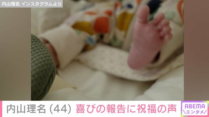 子どもの足の写真