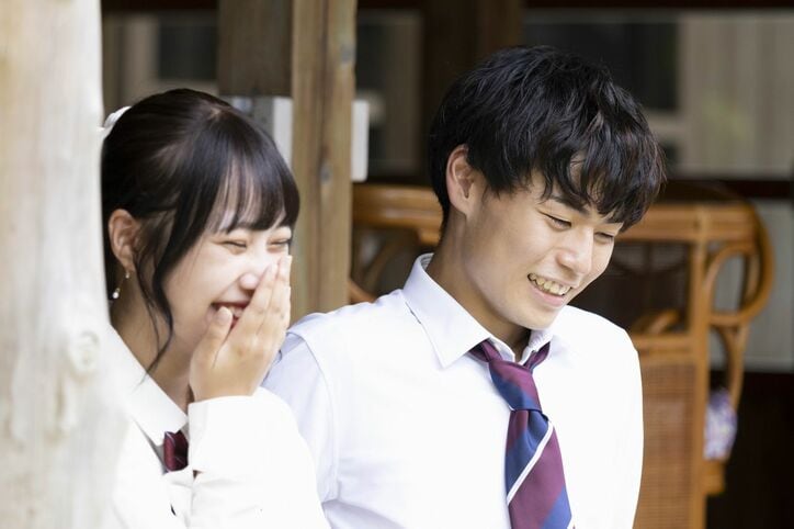 男子4人がひとりの女子のもとへ…爆モテ状態の高1女子に「恋ステ三国志」「まじゅ取り合戦」の声『恋ステ2021秋 沖縄』