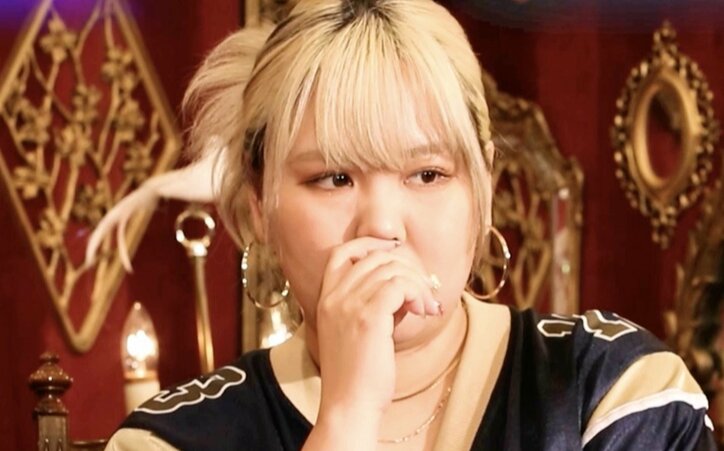 【写真・画像】人気YouTuber、人気女優らとのアフタヌーンティーを後悔「3人全員喪服みたいな服を着ていて」　1枚目